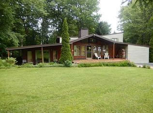 17 Spruce Peak Rd, Acme, PA 15610