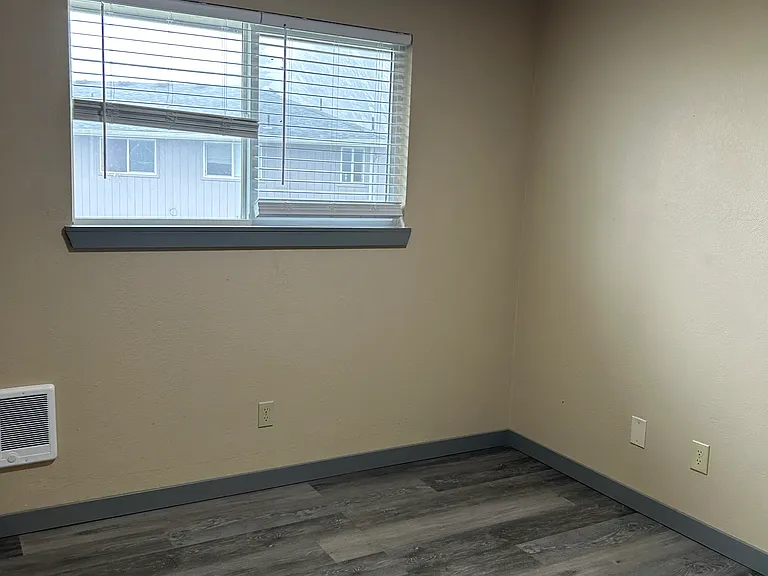 1765 Queen Ave SW — Photo 25