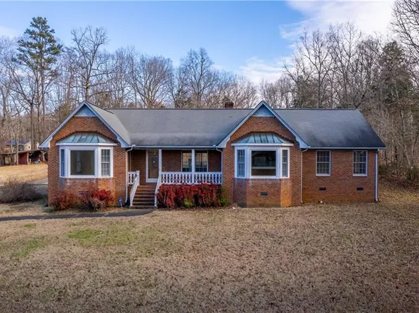 1140 E Harden St, Graham, NC 27253