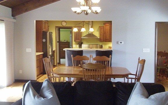 5th image of 27 Castle Coombe Dr