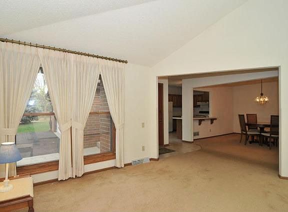3rd image of 8176 S Forest Hills Cir