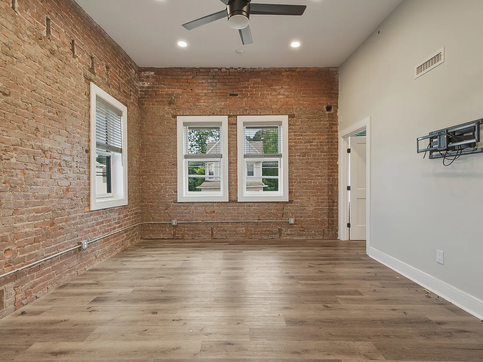 2 bed, 1140 sqft, $2,075 — Photo 4