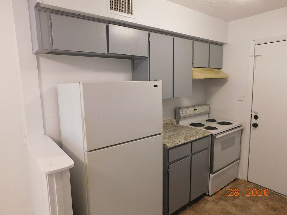 Kitchen looking toward back door.