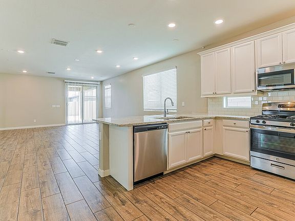 4th image of 289 W Tamarack Dr