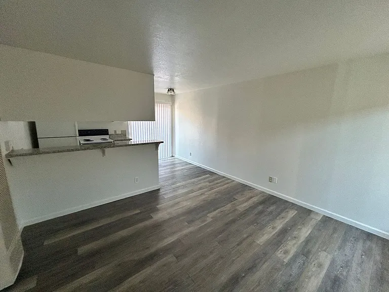 610 E Pine St — Photo 8