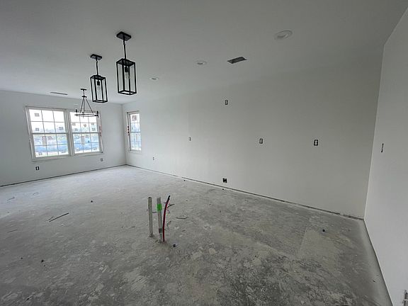 5th image of 5012 Bentwood Ct