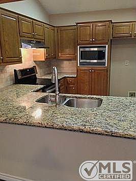 4th image of 2521 Millcroft Ln
