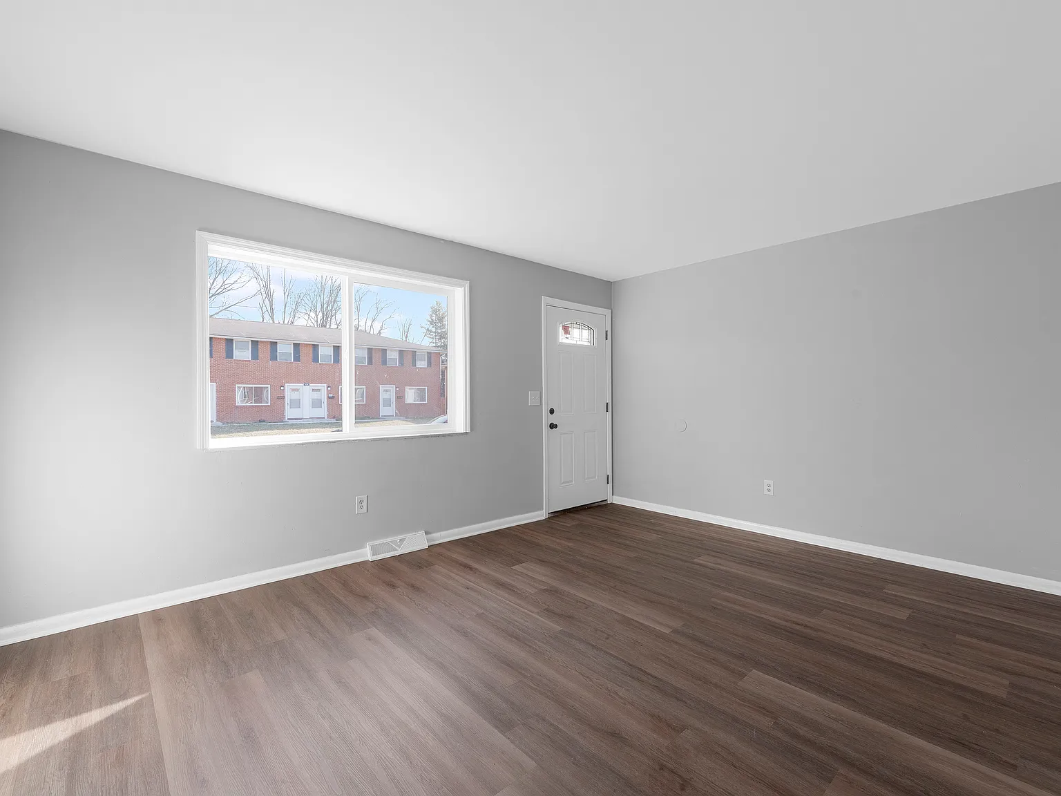 Hofam 442 Barnett — Photo 1