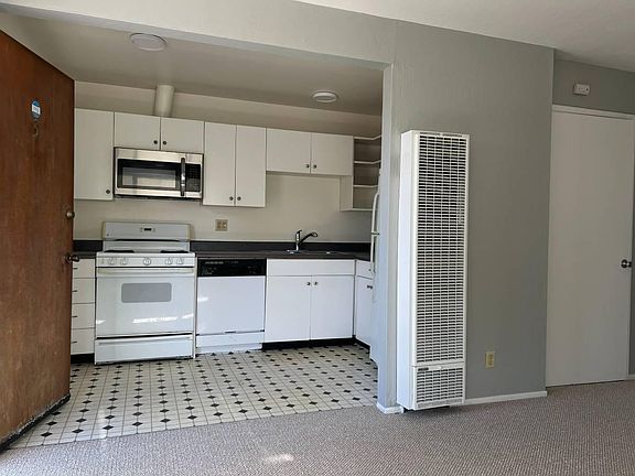 5th image of 277 Carlton Ave APT 3