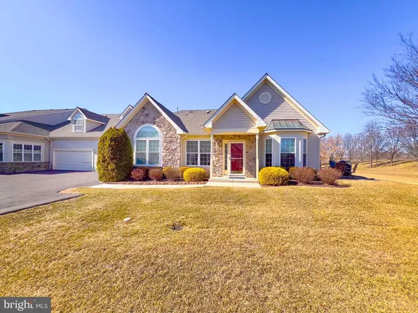 374 Shady Brook Dr, Langhorne, PA 19047