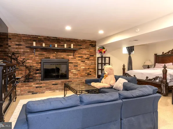 6715 Lamont Dr, Lanham, MD 20706