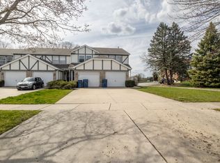 440 Cavalier Ct APT B, Dundee, IL 60118