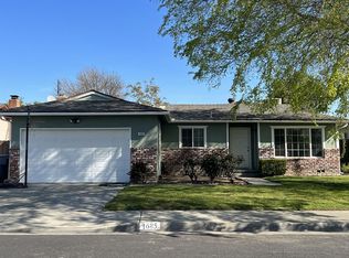 1685 Dennis Ave, Clovis, CA 93611