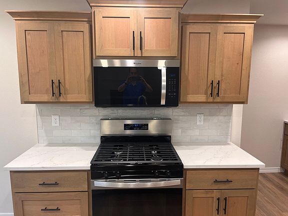 5th image of 652 W Brook Hollow Dr