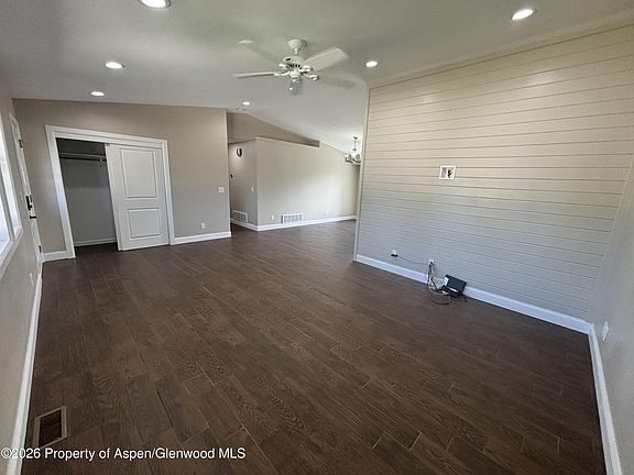 4th image of 2038 Woodland Ave