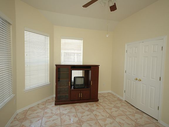 5th image of 3140 Delaford Dr