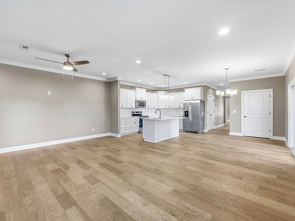 4th image of 512 Old Lovers Ln Unit 812