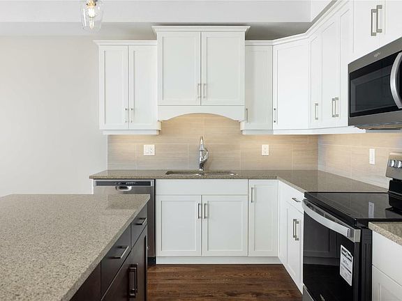 4th image of 1165 Sutherland Ave #403
