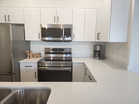 5th image of 800 28th St W #2-Bed