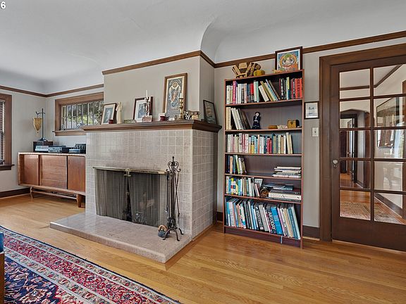 5th image of 2620 NE 65th Ave