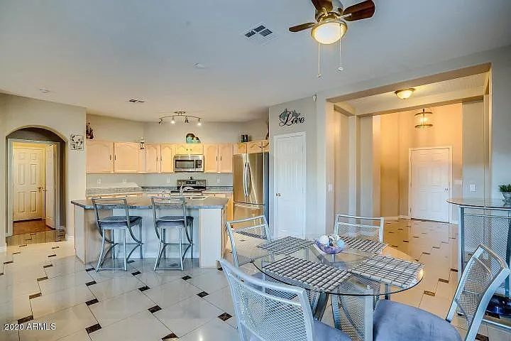 3 bed, 2.0 bath, 1670 sqft, $2,100 — Photo 3