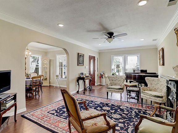 3rd image of 4728 Alamo Dr