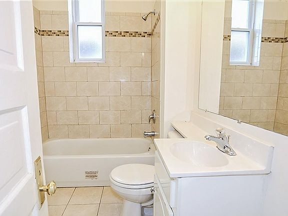 4th image of 3525 N Wilton Ave APT 2R