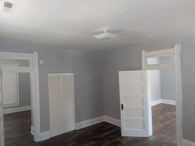 217 W Chestnut St — Photo 5