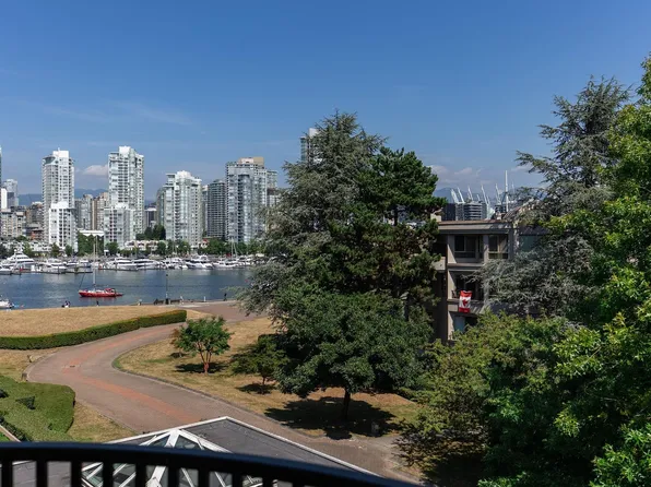 525 Wheelhouse Sq #406, Vancouver, BC V5Z 4L8