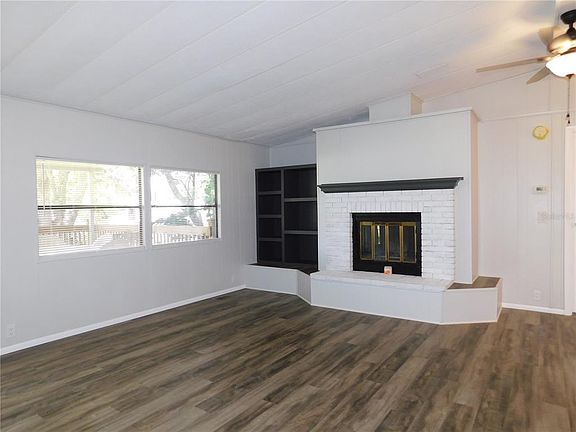 2nd image of 9781 Silverbend Dr