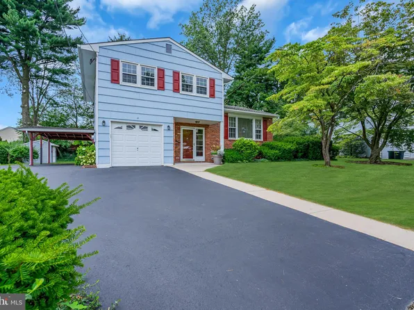 11 Tanglewood Dr, Hamilton, NJ 08619
