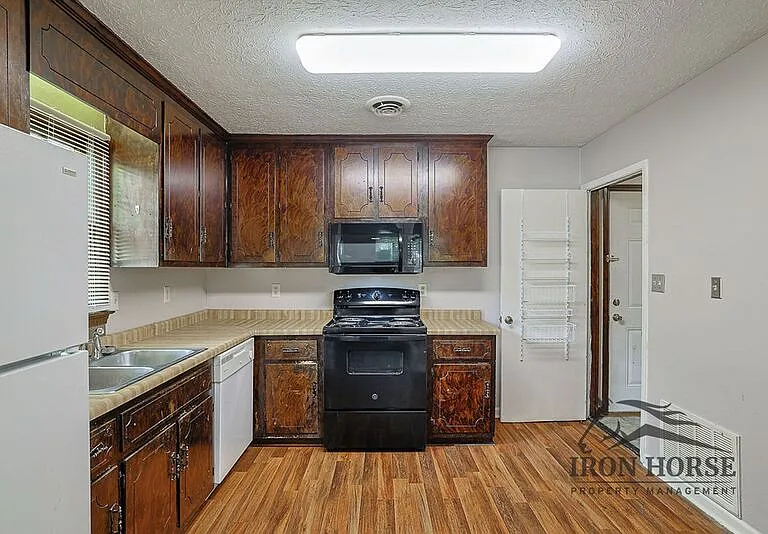 229 N Burson Ave #A — Photo 9