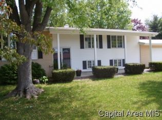 45 Ivywood Dr, Jacksonville, IL 62650