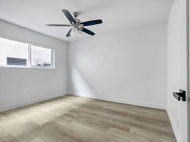 514 N Hayworth — Photo 7