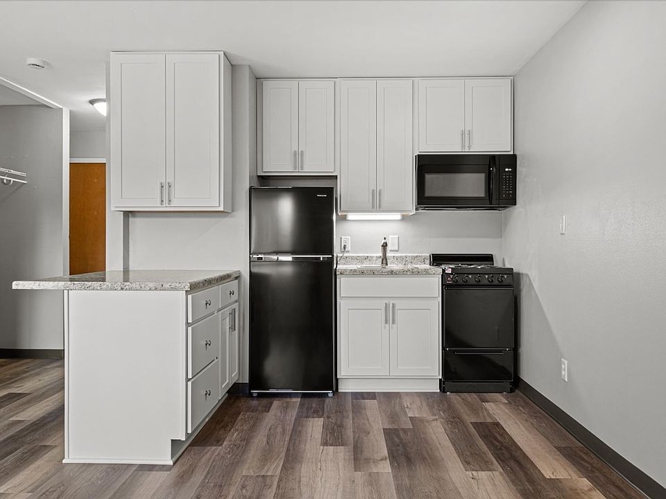 1st image of 202 E Rees St #201