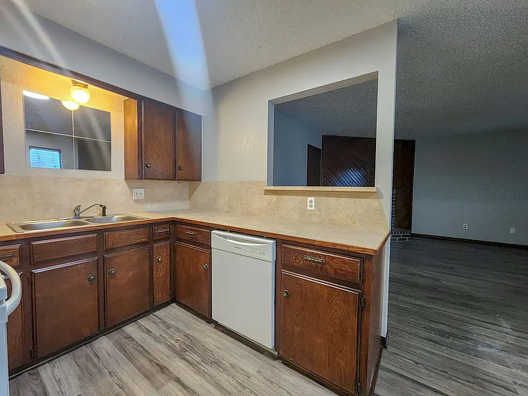 4104 N Market Ave — Photo 7