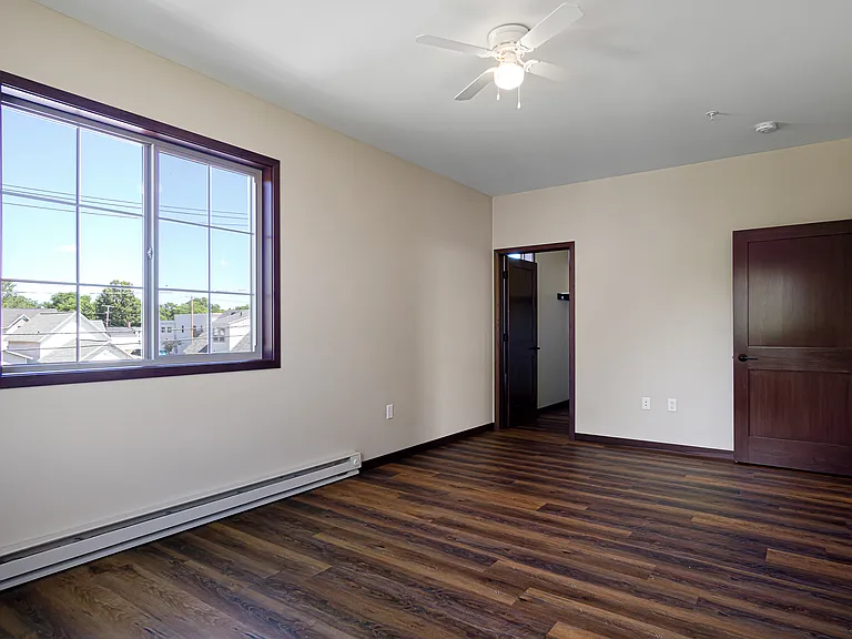 902 Menomonie St — Photo 13