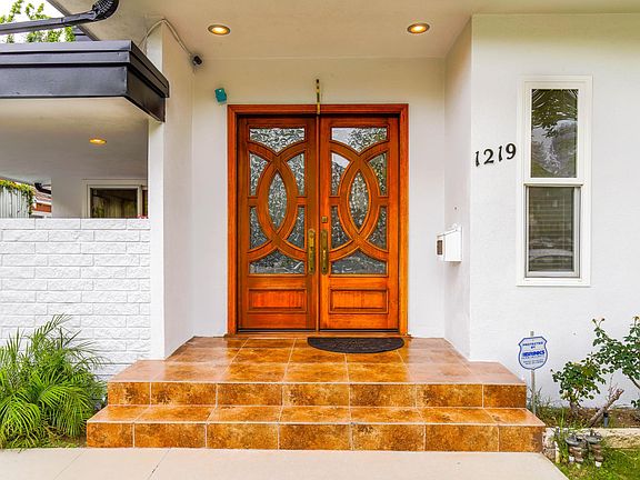 2nd image of 1219 Viola Ave