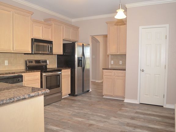 4th image of 14118 Vincent Dr
