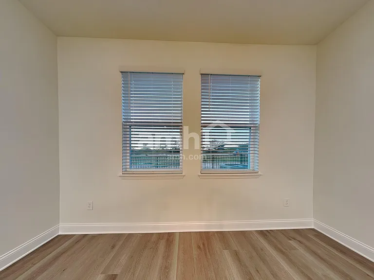 1043 Grafton Ridge Dr — Photo 6