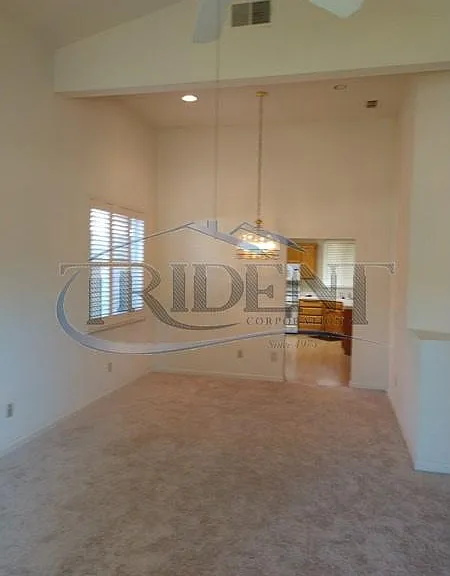 1902 Autumnwood Dr — Photo 4