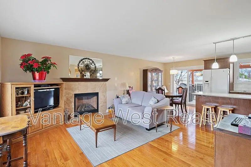 3 bed, 2.0 bath, 2130 sqft, $3,395 — Photo 4