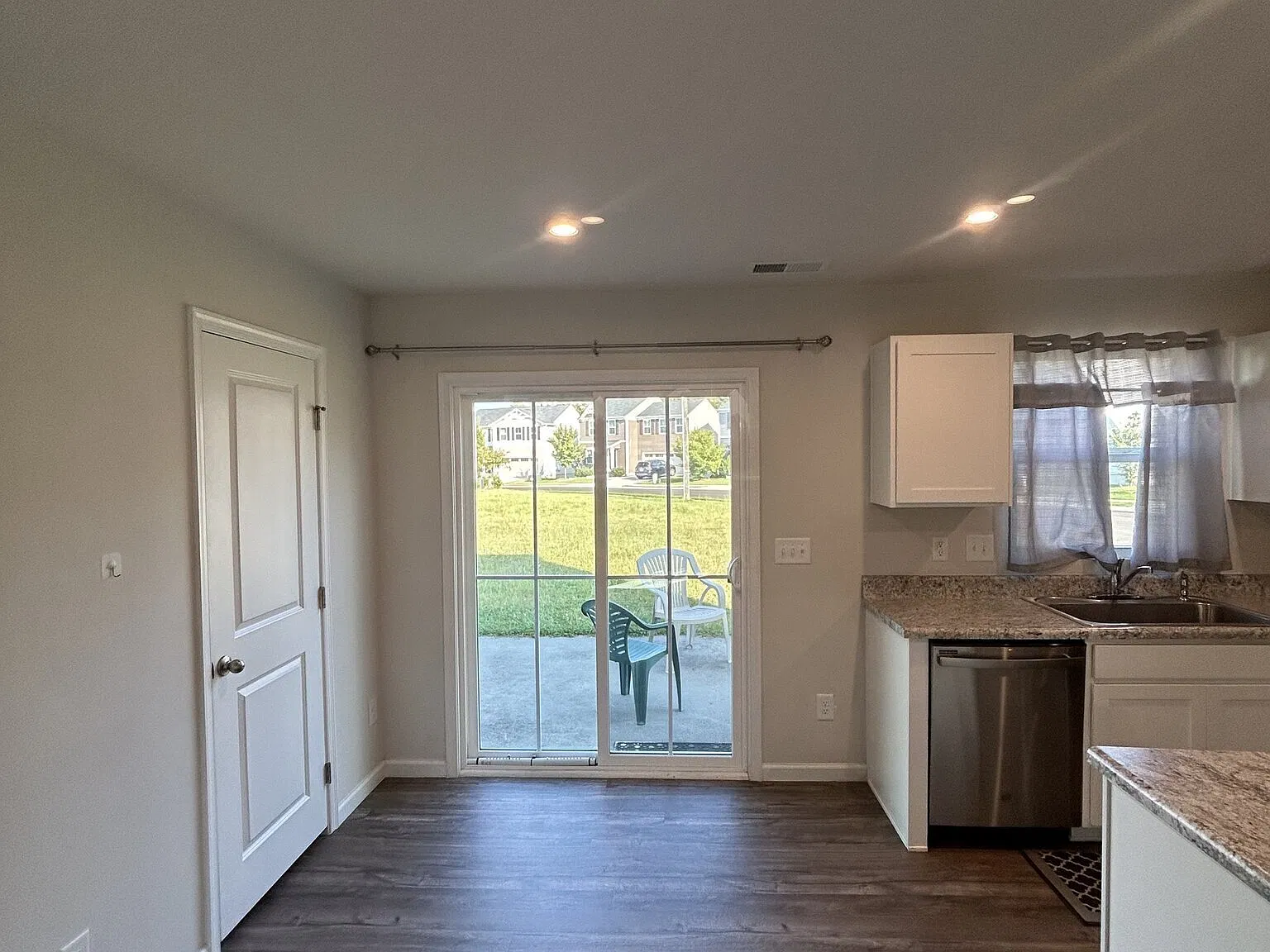 3 bed, 2.5 bath, 1440 sqft, $1,845 — Photo 2