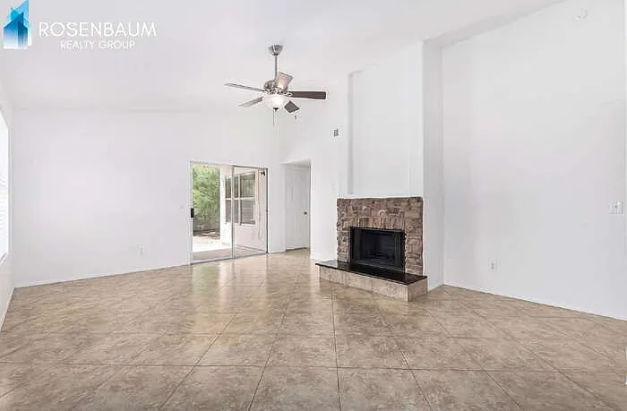 3 bed, 2.0 bath, 1236 sqft, $2,500 — Photo 2