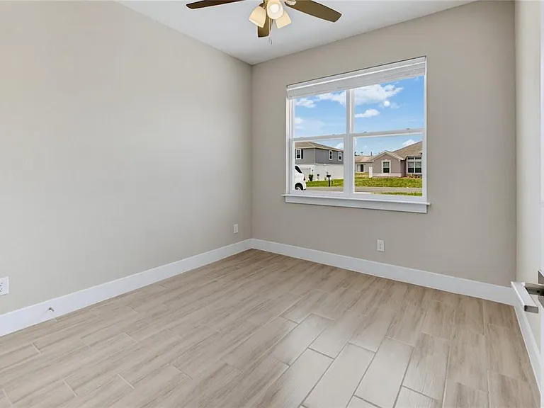 804 Colville Dr — Photo 7