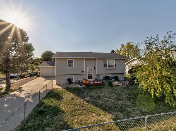 1145 Ennen Dr, Rapid City, SD 57703