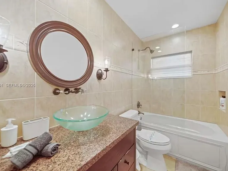 2424 NE 9th St #307 — Photo 10