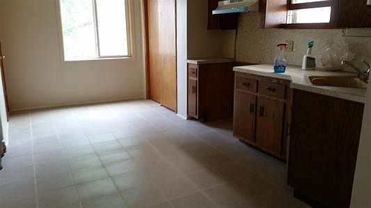 2nd image of 125 W 22nd St