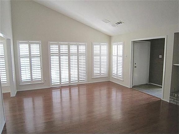 3rd image of 437 Tall Oaks Ln