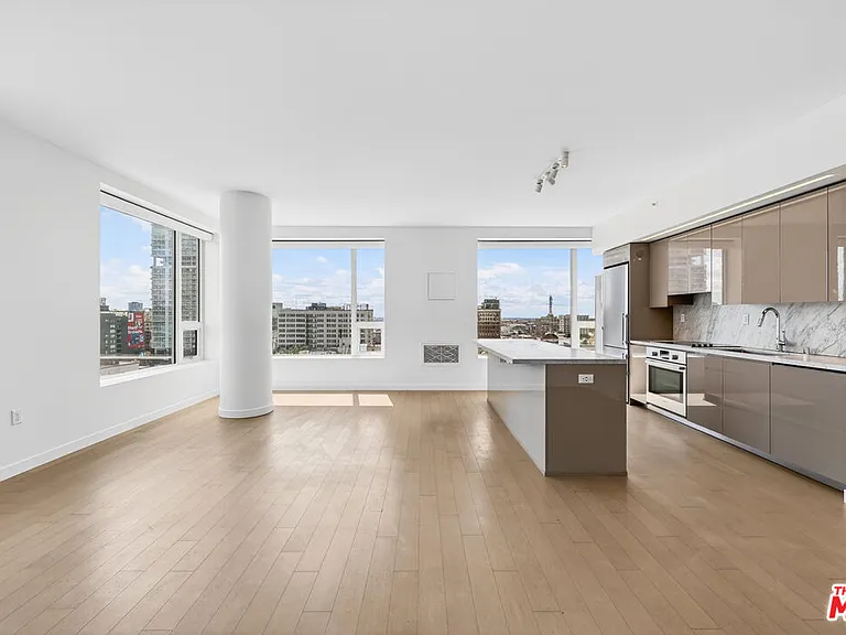 1050 S Grand Ave #1410 — Photo 4